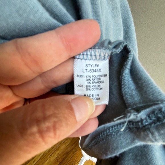 Zenana Tank 1X Lace Detail Vneck Blue Babydoll Style Flowy Feminine - Picture 6 of 14